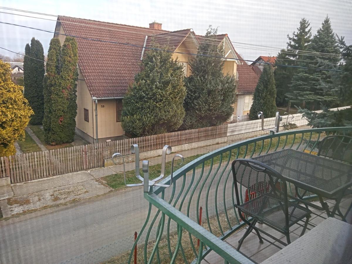 Borostyán Vendégház Balatonkeresztúr Esterno foto